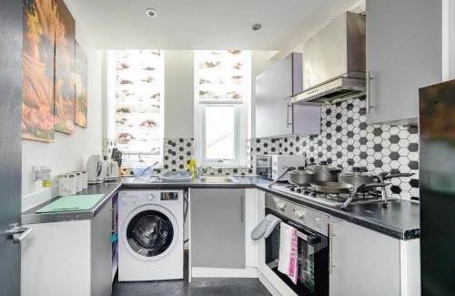 Leeds House | -RB83- For your relaxed,Cosy stay,Free Parking