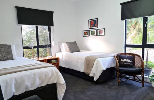 Muloowurtie Hotel | Reads Retreat, Black Point