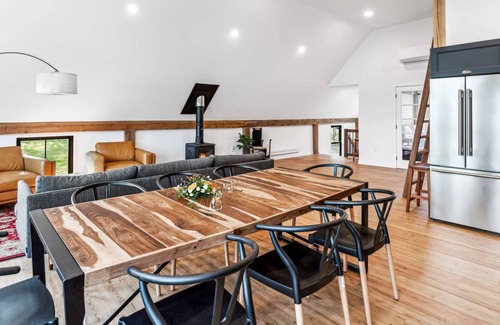 Barnard House | Real Farm! Hot Tub - The Barn at Winterfound Farm