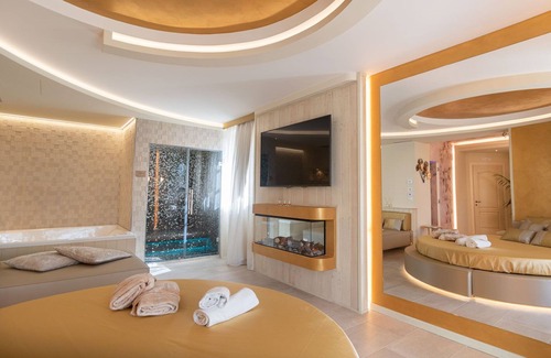 Rivotorto Apartment | Rebecca Suite - Suite with private whirlpool tub and steam room