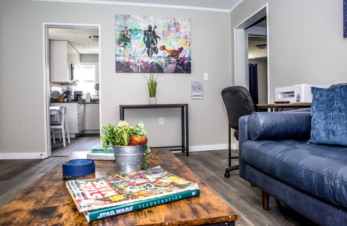 Fayetteville House | "Rebel Base" in the Heart of Fayetteville