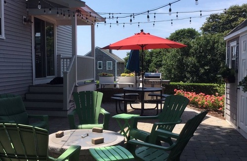Newport East House | Recent Construction, Fire Pit, Kayaks, Close to Town, and Beach. Easton’s Point.