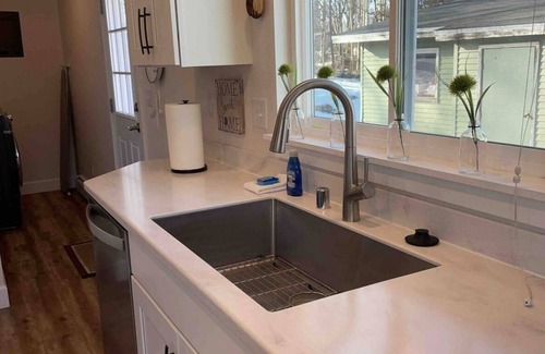 Bayshore - Klatt House | Recently remodeled Ranch Style Home 1 king bed,1 queen bed, large deck