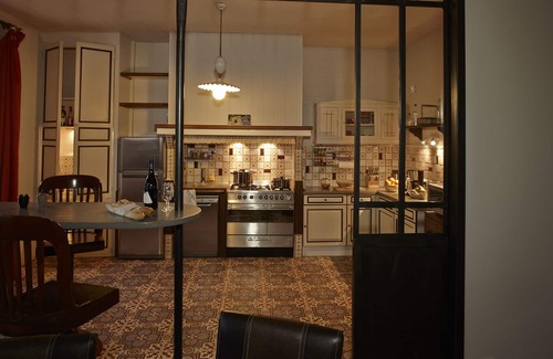 Lezignan-la-Cebe Villa | Recently renovated vineyard 5* house with heated pool and private garden