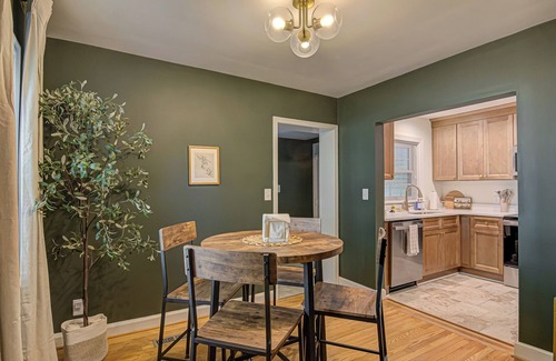 Winston - Salem House | Recently renovated luxury duplex unit. Short walk to Atrium WF Baptist Hospital!