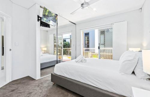 Broadbeach Apartment | Recently Renovated & Exclusively Furnished BEACH
