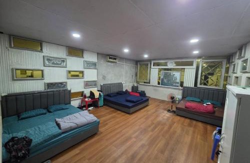 Daun Penh House | Red & Blue Guesthouse