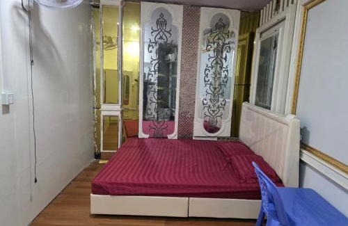 Daun Penh House | Red & Blue Guesthouse