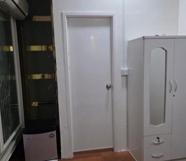 Daun Penh House | Red & Blue Guesthouse