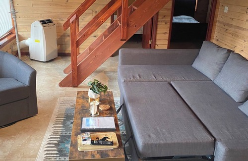 Hulett House | Red Bluffs Lodge Upper Unit, located on the River, minutes from Devils Tower!