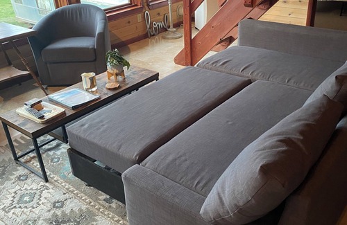 Hulett House | Red Bluffs Lodge Upper Unit, located on the River, minutes from Devils Tower!