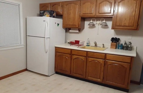 Garfield Heights Apartment | Red Brick Chalet-20 min to CCF/UH Main Campus & Downtown!