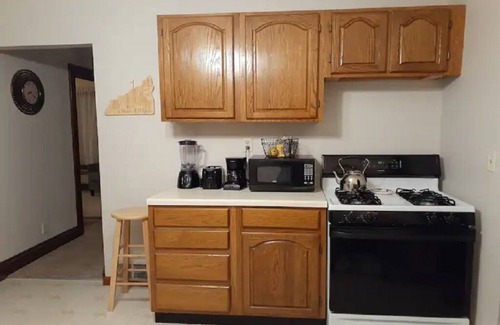 Garfield Heights Apartment | Red Brick Chalet-20 min to CCF/UH Main Campus & Downtown!