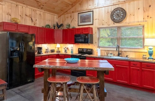 Springville Cabin | Red Cabin on Kentucky Lake. Peaceful and pet friendly with a partial lake view.