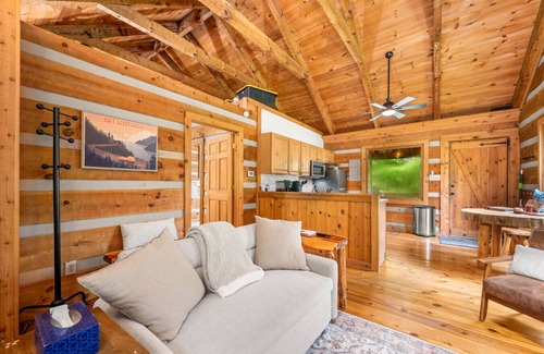 Nashville Apartment | Red Cedar Log Cabin in Nashville