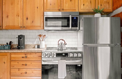 Nashville Apartment | Red Cedar Log Cabin in Nashville