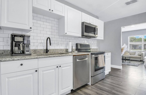 Mount Dora House | Red door cottage of Mount Dora