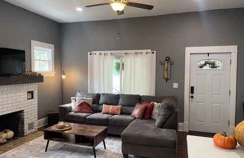 Joplin House | Red Door Retreat -3 bedroom house