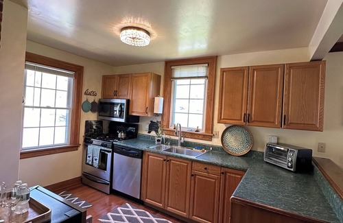 Windham House | Red Fox T.H. & Spa hot tub - epic location close to ski mtn & ski town