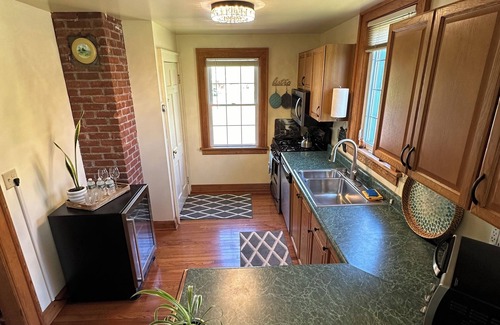 Windham House | Red Fox T.H. & Spa hot tub - epic location close to ski mtn & ski town