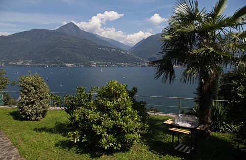 Vignola House | Red House - Lake view