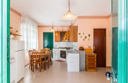 Piccio House | Red-house near the beach and with