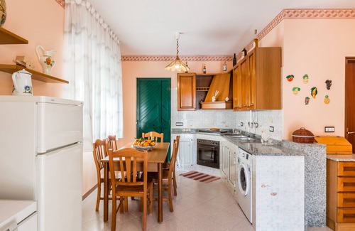 Piccio House | Red-house near the beach and with