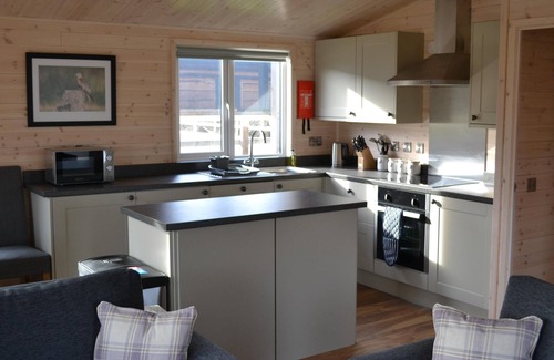 Henton Apartment | Red Kite Luxury 3 Bedroom Lodge with Hot Tub
