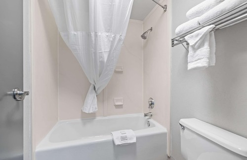 Orchard District Hotel | Red Lion Inn & Suites Deschutes River Bend