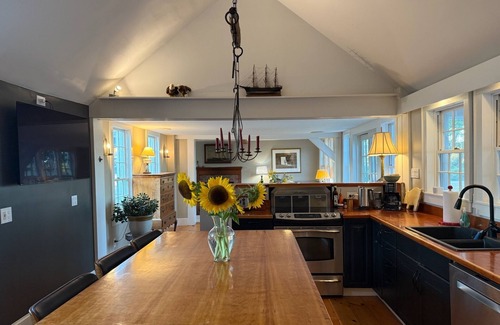 Martinsville Other | Red Peaks – Coastal Getaway for Families & Friends