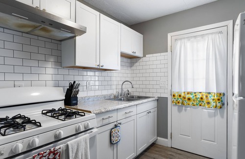 Stanton House | Red River Duplex - Unit 3 - 12 miles to the Gorge!