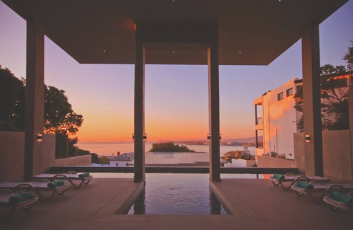 Gordon's Bay Apartment | Red Rock Ocean View Villa - Lieutenant's Room