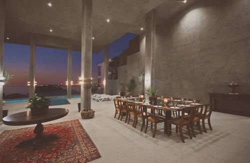 Mountainside Apartment | Red Rock Ocean View Villa - Colonel's Room