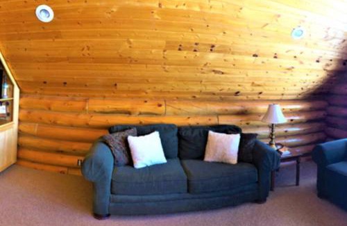 Escalante House | Red Rock Ranch Log Cabin: Large, Fully Furnished