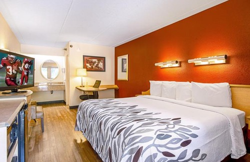 Akron Hotel | Red Roof Inn Akron