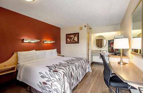 Akron Hotel | Red Roof Inn Akron
