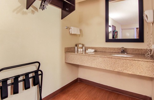 Troy Hotel | Red Roof Inn Detroit - Troy