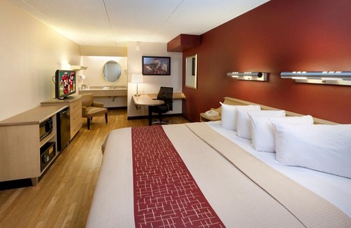 Warren Hotel | Red Roof Inn Detroit - Warren