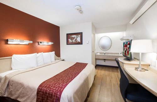 Warren Hotel | Red Roof Inn Detroit - Warren