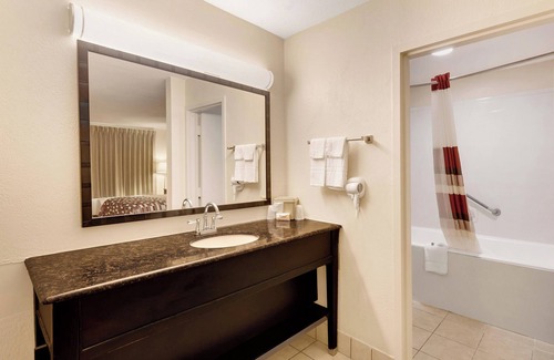 Gulfport Hotel | Red Roof Inn Gulfport - Biloxi Airport