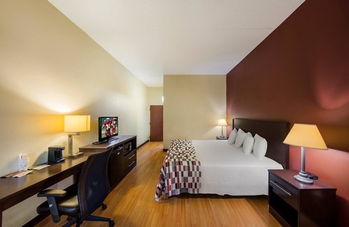 Hendersonville Hotel | Red Roof Inn Hendersonville