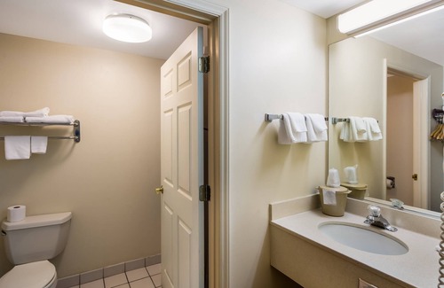Hendersonville Hotel | Red Roof Inn Hendersonville