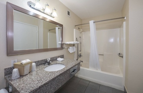 Mobile Hotel | Red Roof Inn Mobile - Midtown