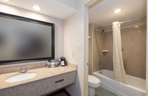 Saraland Hotel | Red Roof Inn Mobile North - Saraland