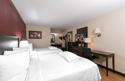 Willowbrook Hotel | Red Roof Inn PLUS+ Chicago - Willowbrook