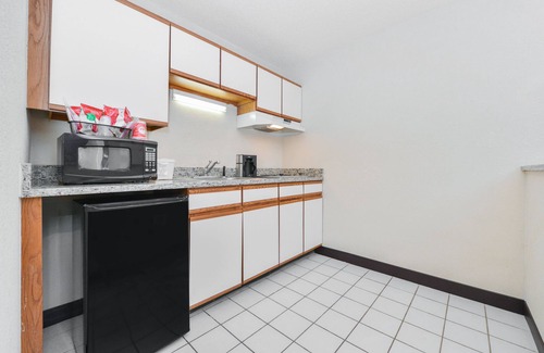 Guilford Hotel | Red Roof Inn PLUS+ & Suites Guilford