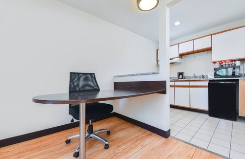 Guilford Hotel | Red Roof Inn PLUS+ & Suites Guilford