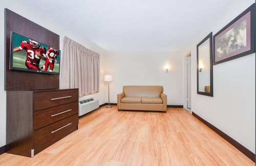 Guilford Hotel | Red Roof Inn PLUS+ & Suites Guilford