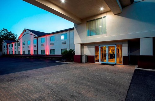 Rio Vista Hotel | Red Roof Inn San Marcos