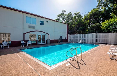 Rio Vista Hotel | Red Roof Inn San Marcos